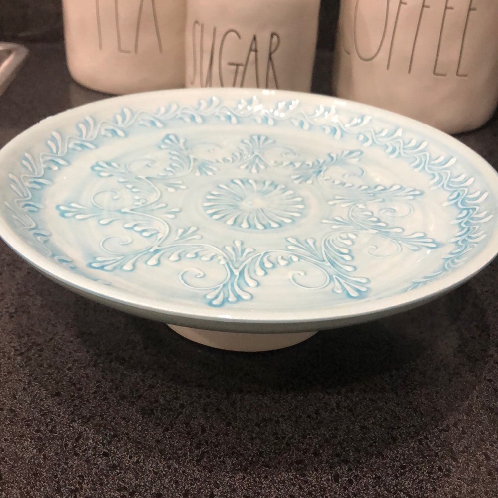 Raised cake platter